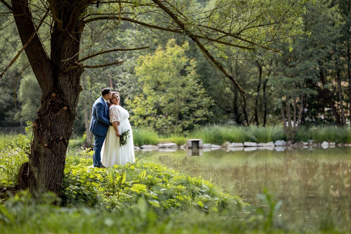 YVONNE HYLINSKI & LUKAS BIBERICH